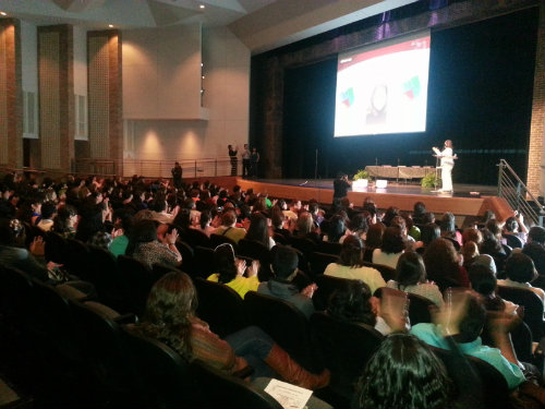Foro de la mujer - Texas - Claudia Torrescano